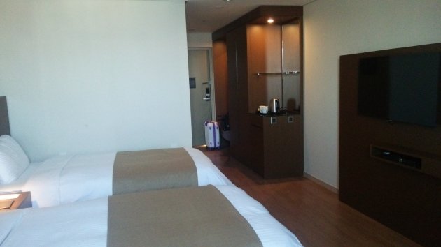 クラウンハーバーホテル釜山の1908号室の部屋の中